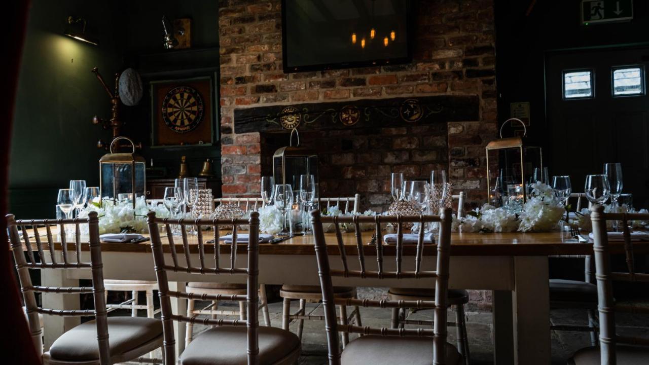The Vicarage Hotel Холмс Чапел Екстериор снимка
