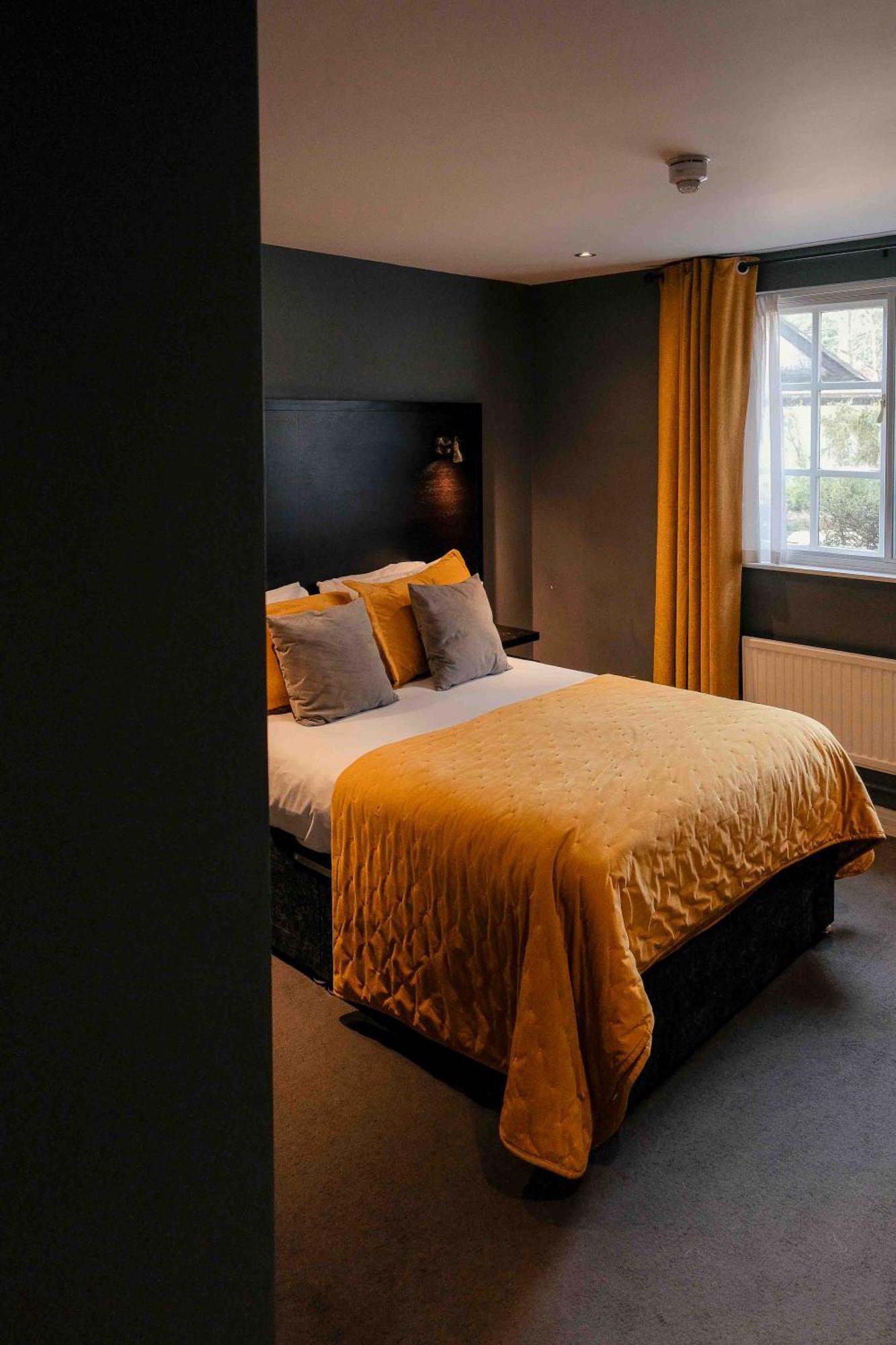 The Vicarage Hotel Холмс Чапел Екстериор снимка