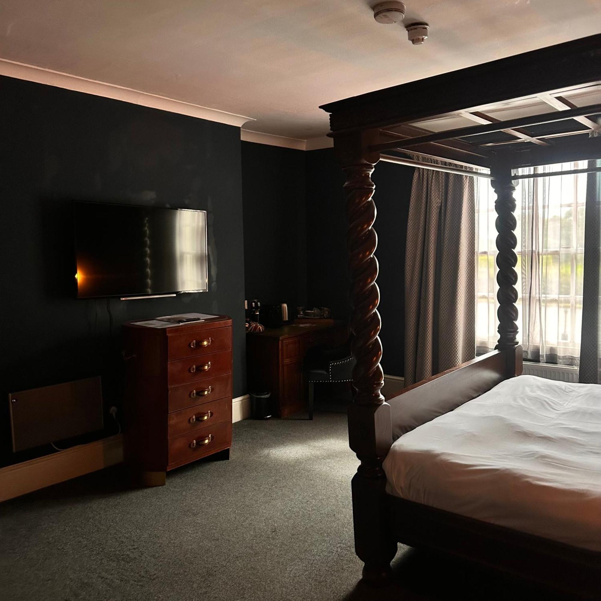 The Vicarage Hotel Холмс Чапел Екстериор снимка