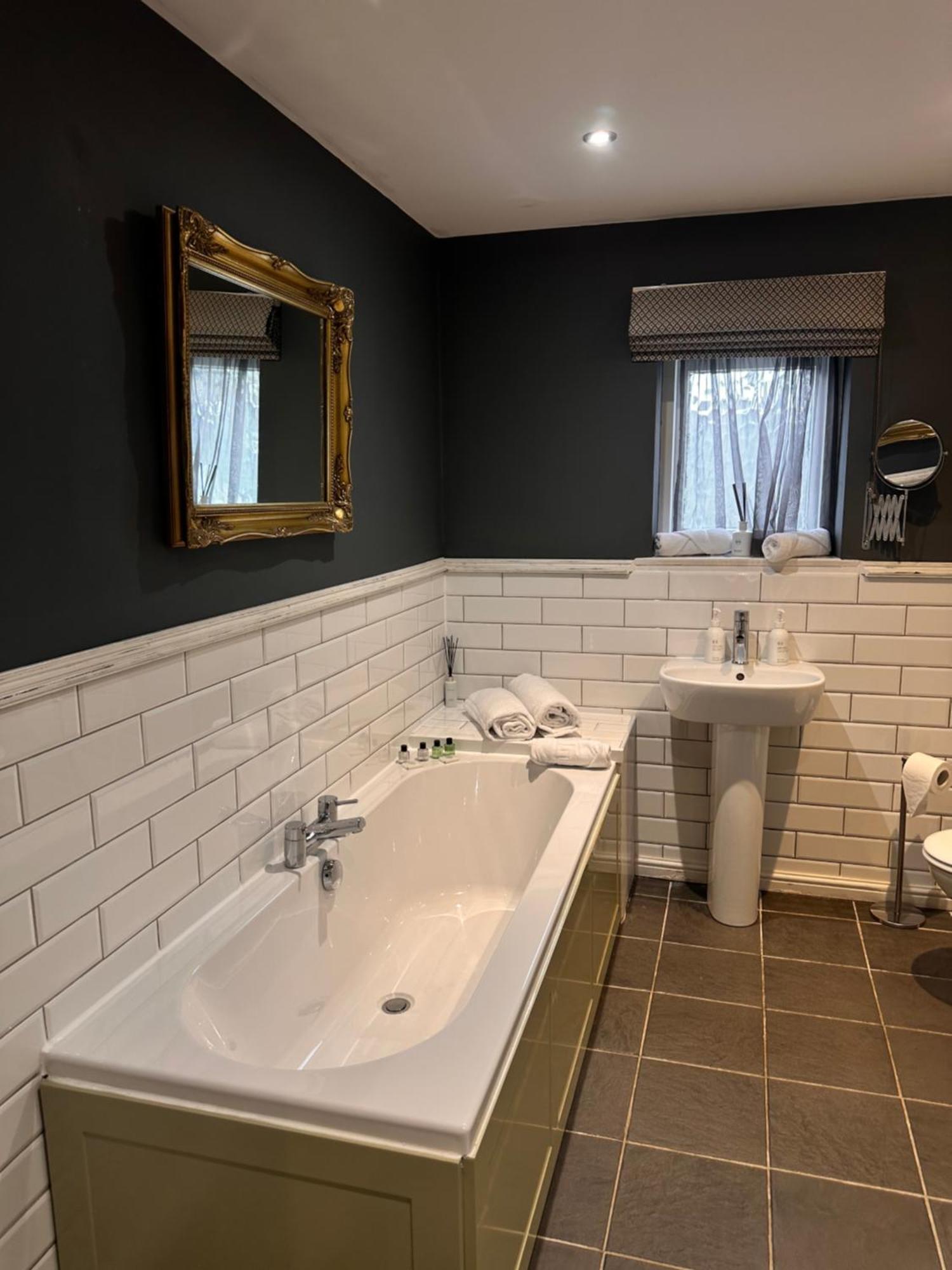 The Vicarage Hotel Холмс Чапел Екстериор снимка